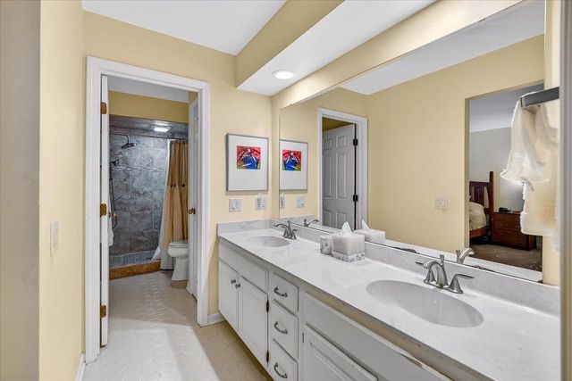 15 Oak Creek Trail, Madison, WI 53717