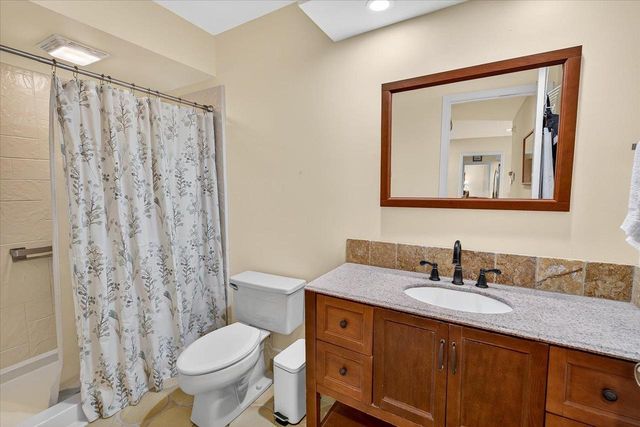 15 Oak Creek Trail, Madison, WI 53717