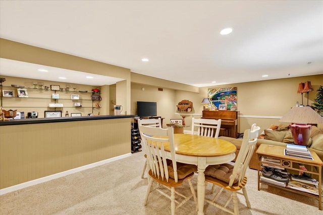 15 Oak Creek Trail, Madison, WI 53717