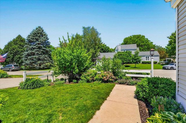 15 Oak Creek Trail, Madison, WI 53717