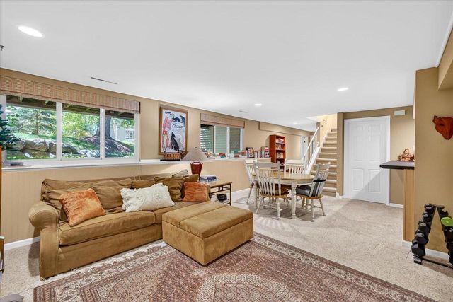 15 Oak Creek Trail, Madison, WI 53717