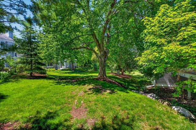 15 Oak Creek Trail, Madison, WI 53717