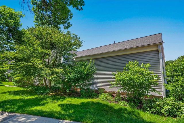 15 Oak Creek Trail, Madison, WI 53717