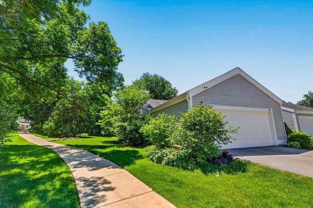 15 Oak Creek Trail, Madison, WI 53717