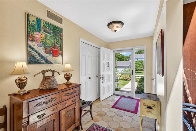 15 Oak Creek Trail, Madison, WI 53717