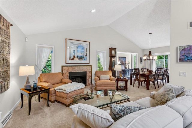 15 Oak Creek Trail, Madison, WI 53717