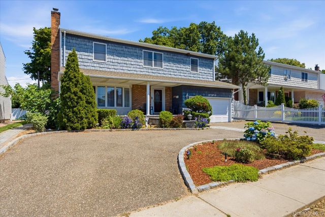 156 Lea Ann Terrace, Wantagh, NY 11793