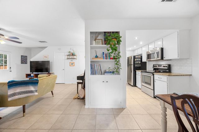 9100 Mountain Ridge DR 5C, Austin, TX 78759