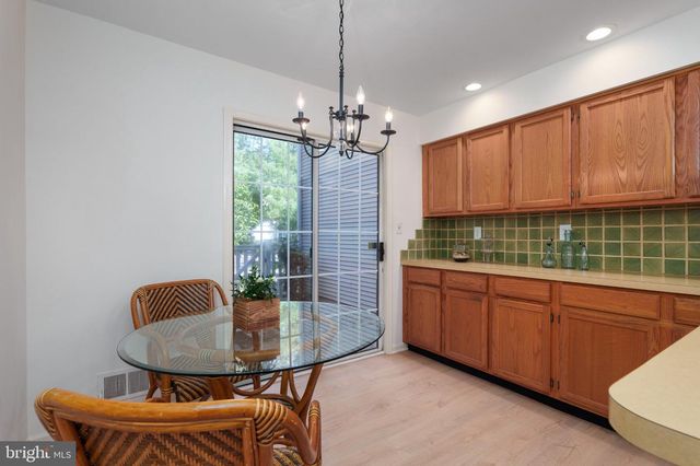 102 TREYMORE CT, Pennington, NJ 08534