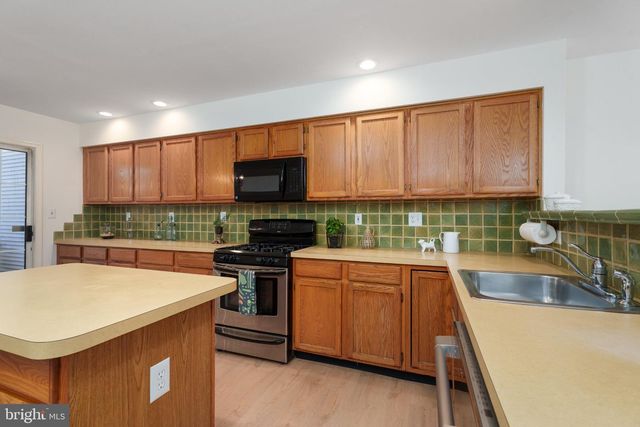102 TREYMORE CT, Pennington, NJ 08534
