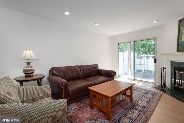 102 TREYMORE CT, Pennington, NJ 08534