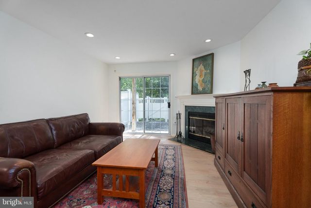 102 TREYMORE CT, Pennington, NJ 08534