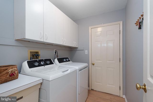 102 TREYMORE CT, Pennington, NJ 08534