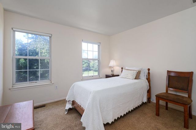 102 TREYMORE CT, Pennington, NJ 08534