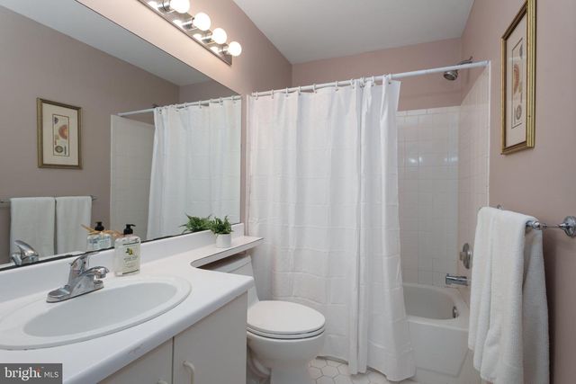 102 TREYMORE CT, Pennington, NJ 08534