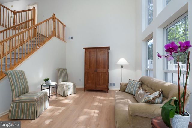 102 TREYMORE CT, Pennington, NJ 08534