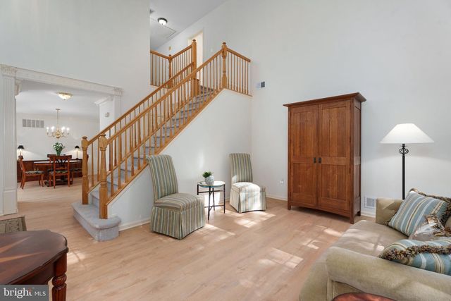 102 TREYMORE CT, Pennington, NJ 08534