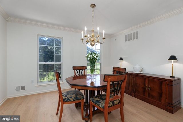 102 TREYMORE CT, Pennington, NJ 08534