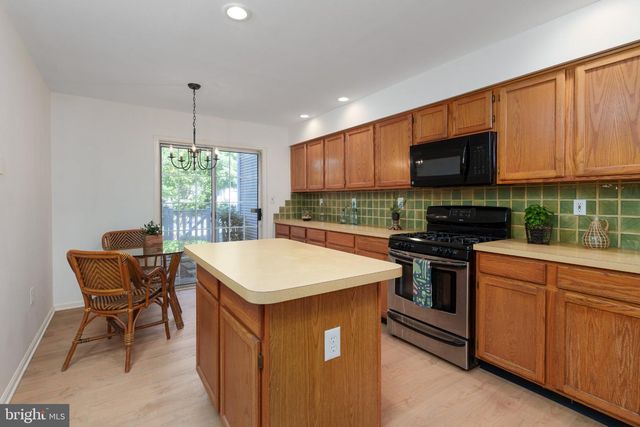 102 TREYMORE CT, Pennington, NJ 08534