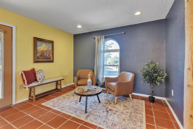 712 Tranquilino Court NE, Albuquerque, NM 87102