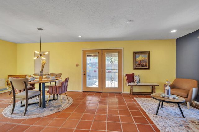 712 Tranquilino Court NE, Albuquerque, NM 87102