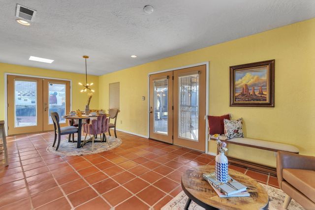712 Tranquilino Court NE, Albuquerque, NM 87102