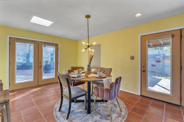 712 Tranquilino Court NE, Albuquerque, NM 87102