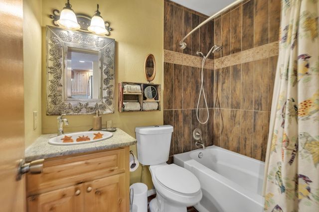 712 Tranquilino Court NE, Albuquerque, NM 87102