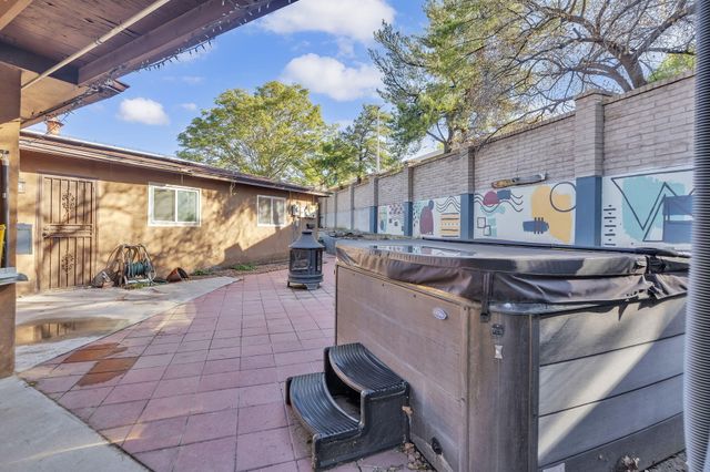 712 Tranquilino Court NE, Albuquerque, NM 87102
