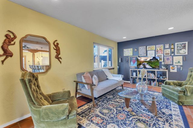 712 Tranquilino Court NE, Albuquerque, NM 87102