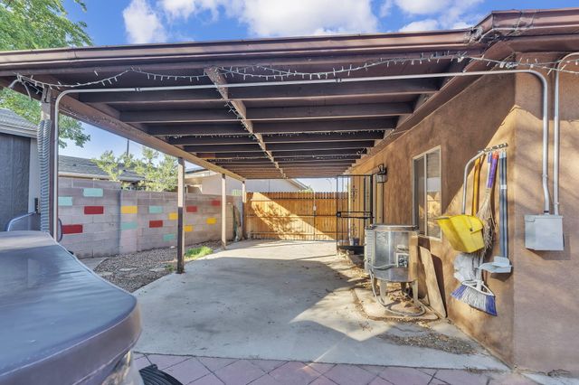 712 Tranquilino Court NE, Albuquerque, NM 87102