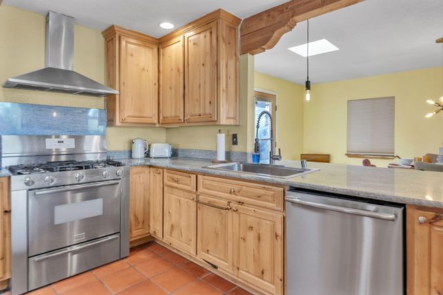 712 Tranquilino Court NE, Albuquerque, NM 87102
