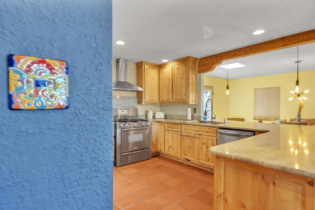 712 Tranquilino Court NE, Albuquerque, NM 87102