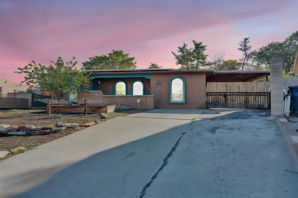 712 Tranquilino Court NE, Albuquerque, NM 87102