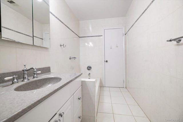 100 Daly Boulevard 408, Oceanside, NY 11572