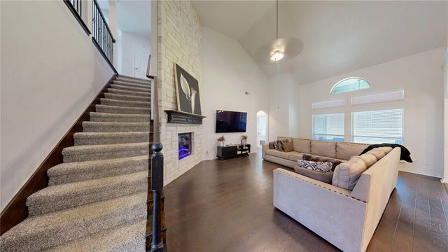 104 Balsam Drive, Red Oak, TX 75154