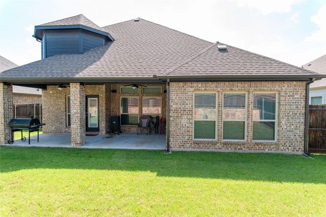 104 Balsam Drive, Red Oak, TX 75154