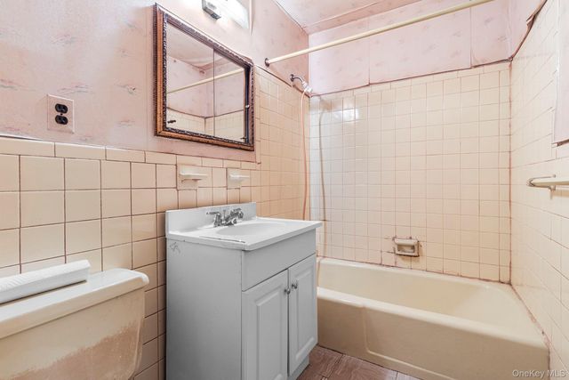 115 Dehaven Drive 114, Yonkers, NY 10703