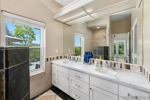 17035 Rio Maria Rd, Lakeside, CA 92040