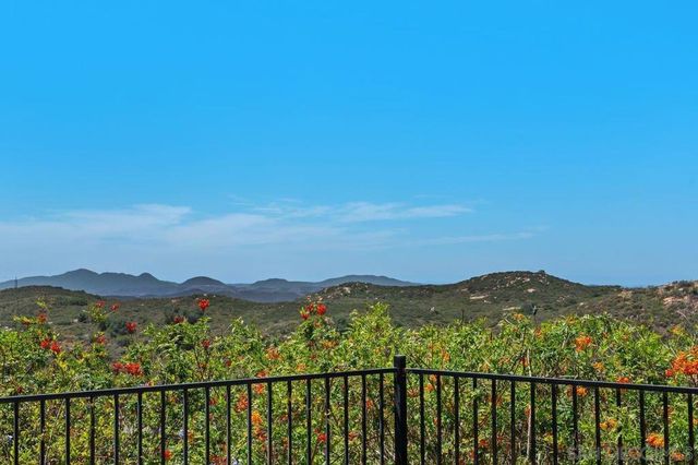 17035 Rio Maria Rd, Lakeside, CA 92040