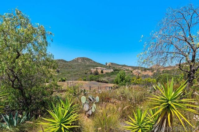 17035 Rio Maria Rd, Lakeside, CA 92040