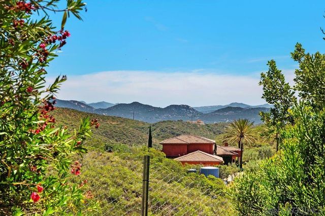 17035 Rio Maria Rd, Lakeside, CA 92040
