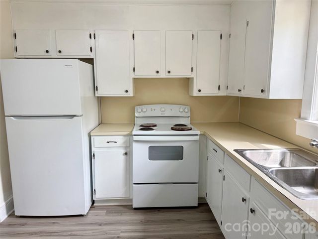 2025 28th Street NE, Hickory, NC 28601