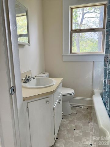 2025 28th Street NE, Hickory, NC 28601