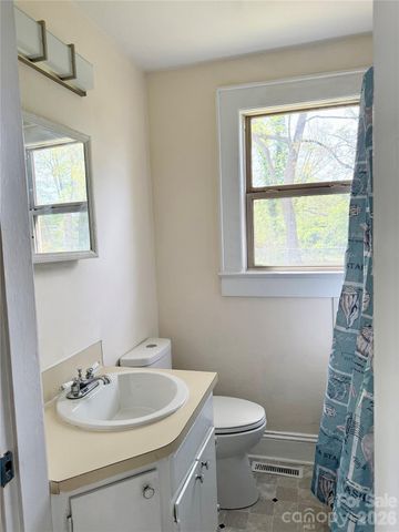 2025 28th Street NE, Hickory, NC 28601