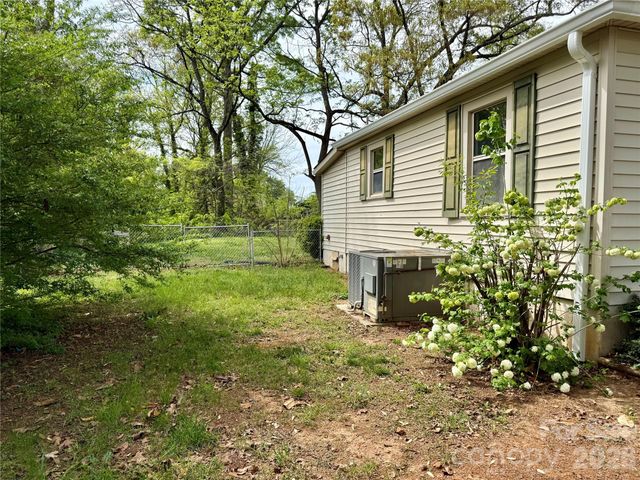 2025 28th Street NE, Hickory, NC 28601