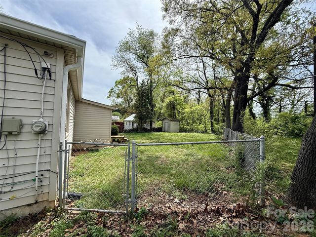 2025 28th Street NE, Hickory, NC 28601