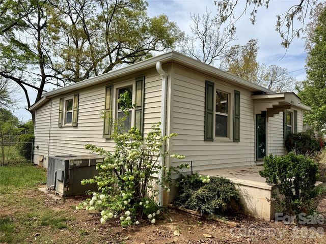 2025 28th Street NE, Hickory, NC 28601