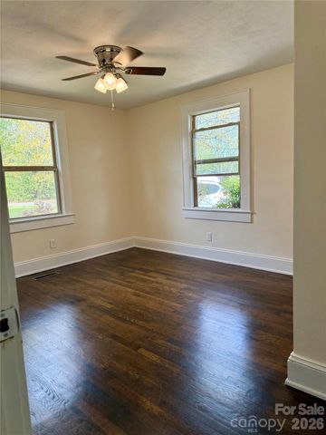 2025 28th Street NE, Hickory, NC 28601