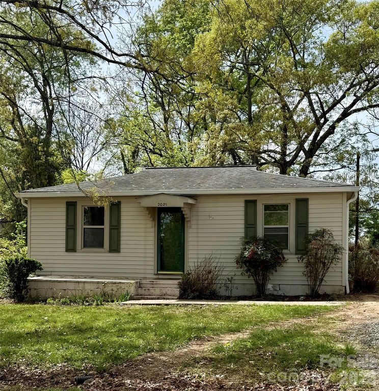 2025 28th Street NE, Hickory, NC 28601